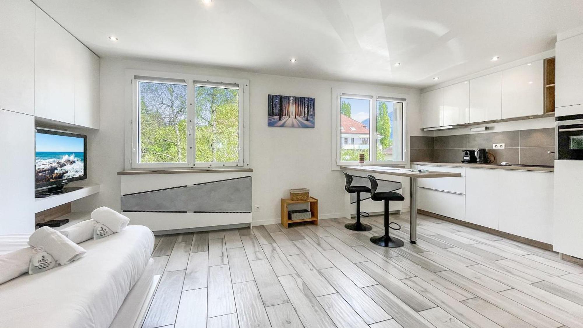 HOMEY TIDY - NEW / Proche Centre Annecy / Parking gratuit / Logement entièrement équipé Exterior foto